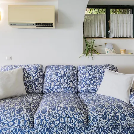 Apartment Luxurious By The Sea
