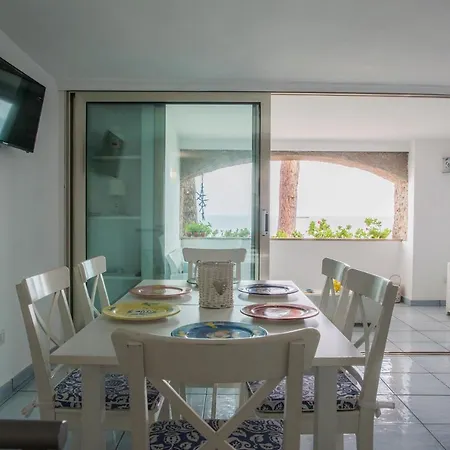 Luxurious By The Sea Apartment