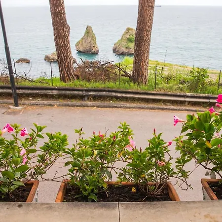 Apartment Luxurious By The Sea