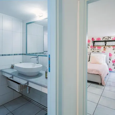 Luxurious By The Sea Apartment