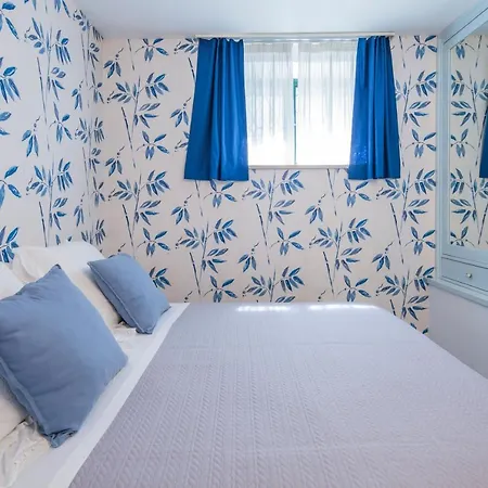 Luxurious By The Sea Apartment